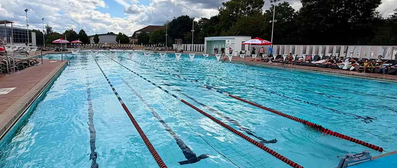 Hillingdon Lido pool photo