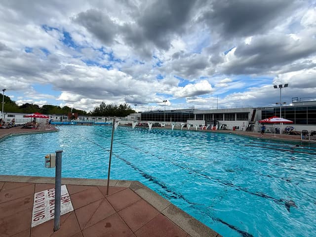 Hillingdon Lido gallery image