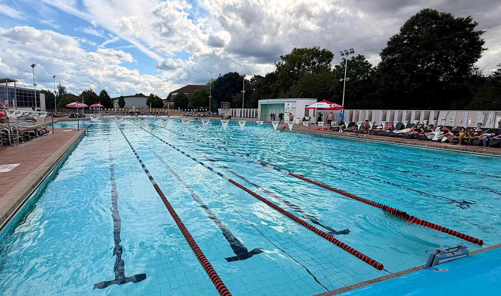 Hillingdon Lido pool photo